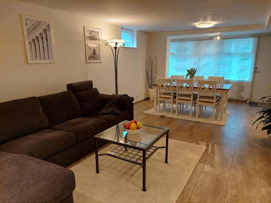 Laegenhet Pa Landet Naera Stan Apartment Jonsered Exterior photo